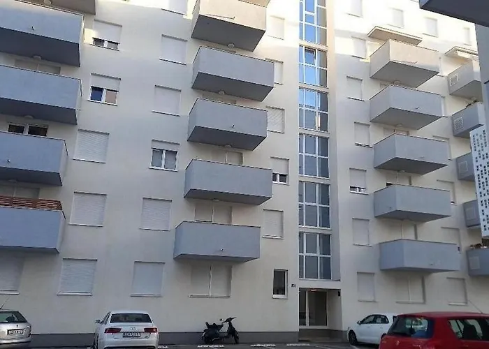 Διαμέρισμα With Parking Space - 22113 Ζαντάρ